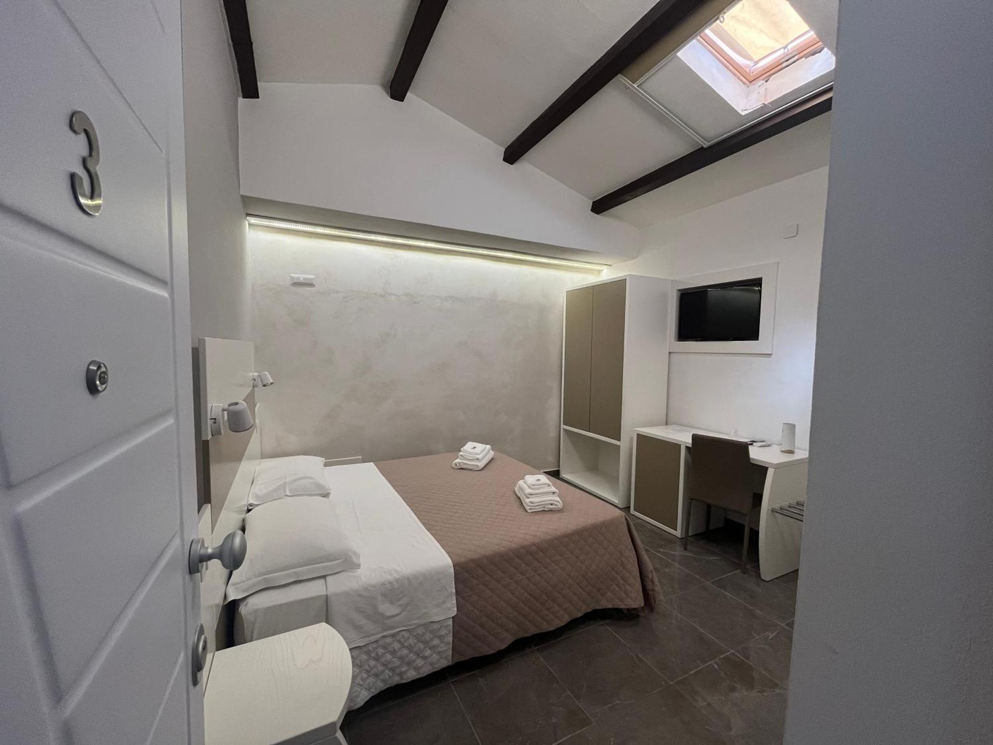 Afrodite Accomodation Tropea Exteriör bild