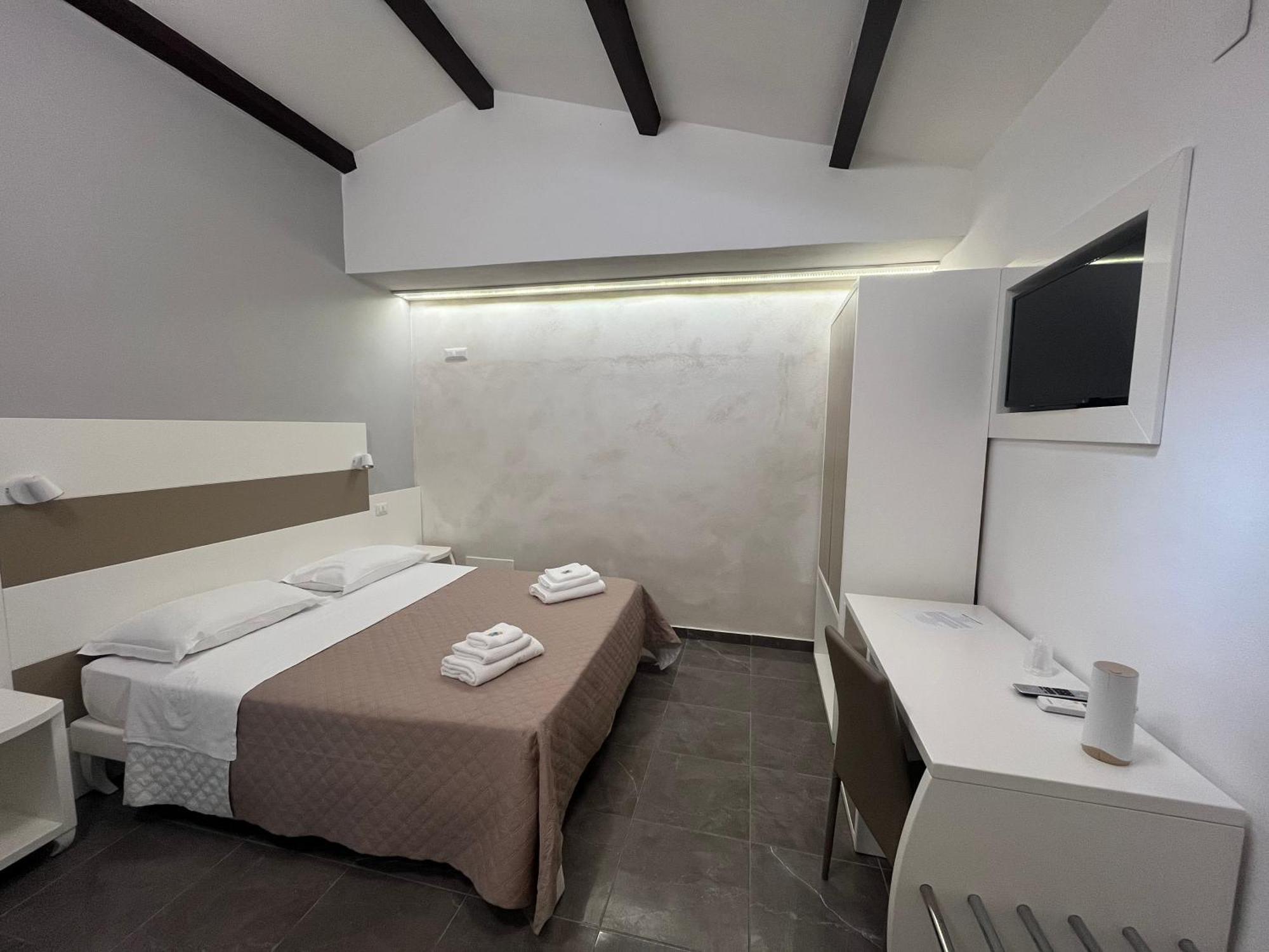 Afrodite Accomodation Tropea Exteriör bild